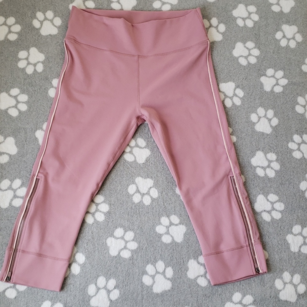 Demi Lovato Fabletics Capri Leggings